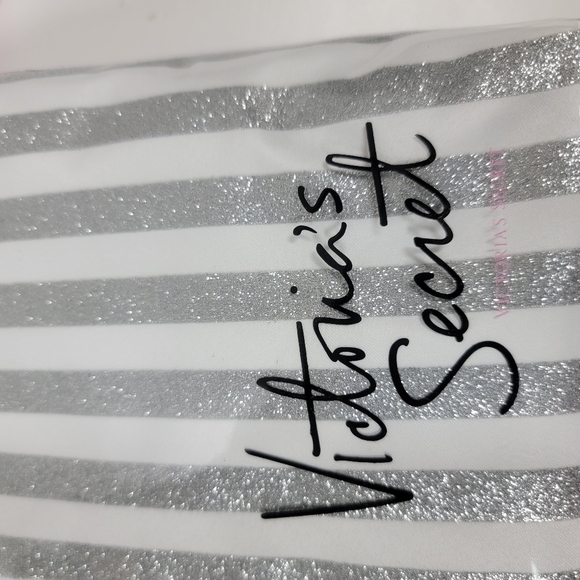 NWT White & Silver Stripped Makeup or Intimates Bag - Picture 6 of 8